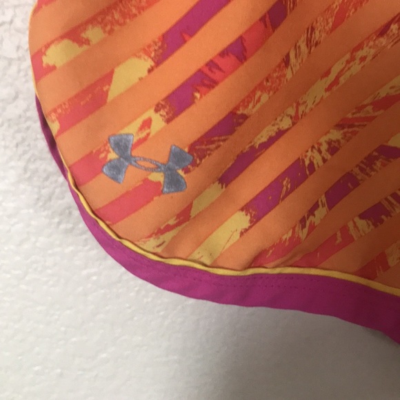 Women's Under Armour Athletic shorts Size M - Picture 2 of 4